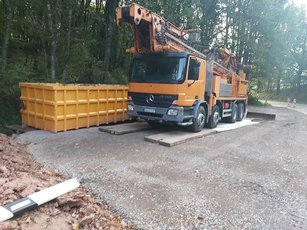 Baustelle Brunnensanierung - Baufahrzeug